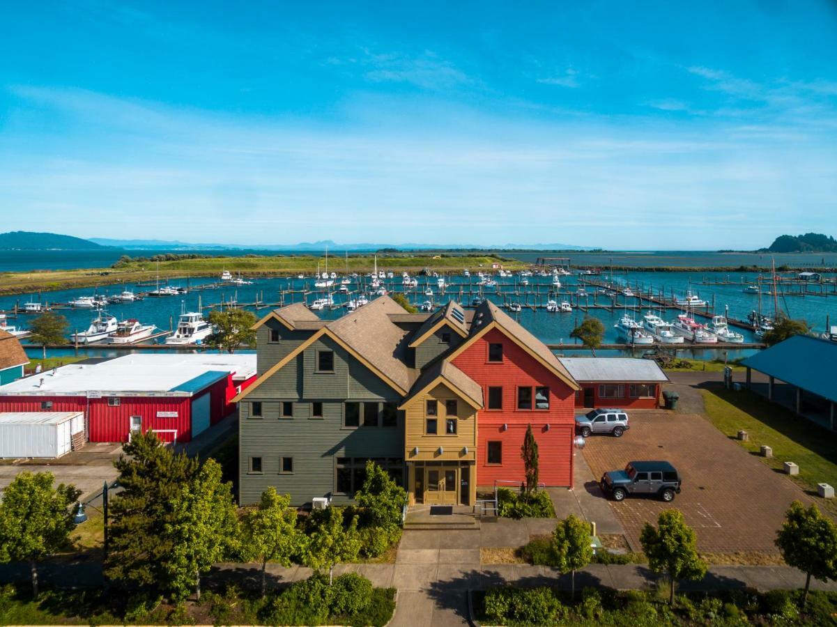 At The Helm Hotel Ilwaco Ngoại thất bức ảnh